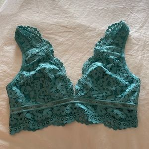 BODY BY VICTORIA LACE PLUNGE BRALETTE